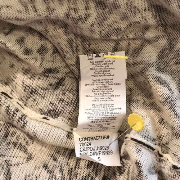 Women’s Calvin Klein Jeans sz S light weight top - Picture 8 of 8